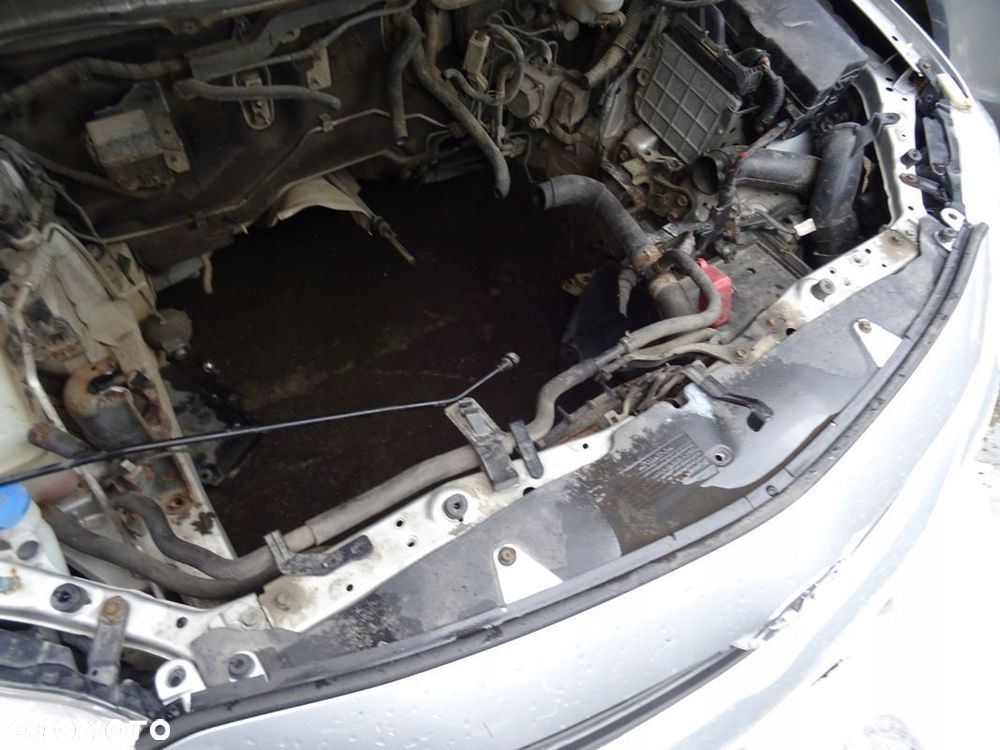 PAS PRZEDNI GÓRNY ZAMEK TOYOTA COROLLA E15 - 1