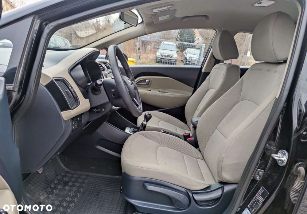 Kia Rio - 16