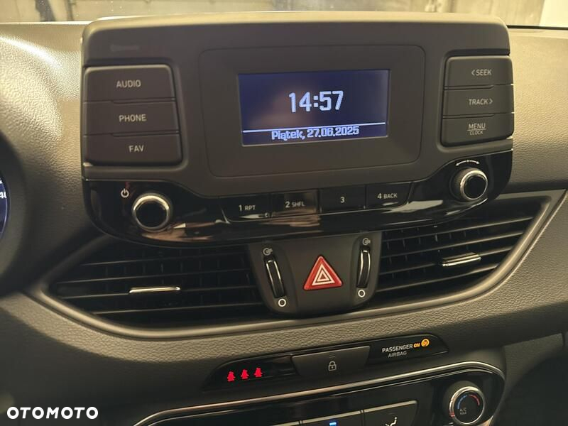 Hyundai i30 1.5 DPI Classic + - 15