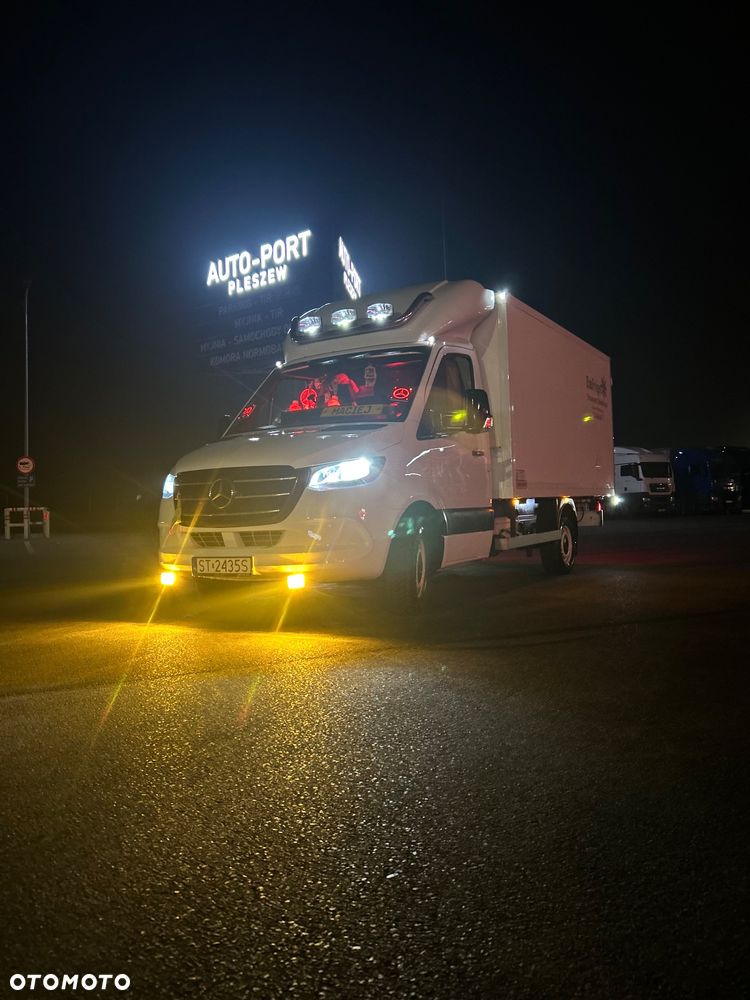 Mercedes-Benz Sprinter 319 - 11