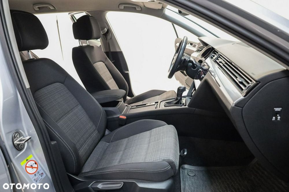 Volkswagen Passat - 24
