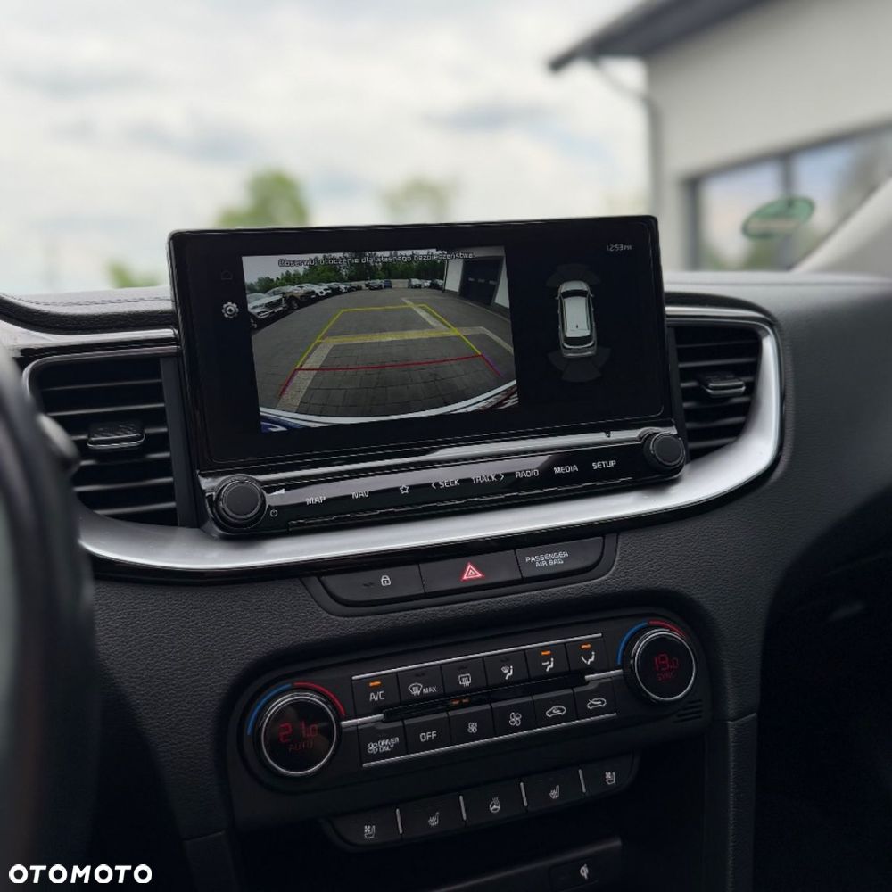 Kia Ceed - 40