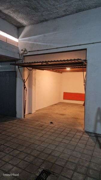 Garagem para arrendar alugar - Grande imagem: 2/8