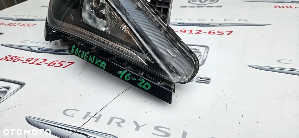 Chrysler Pacifica 2016- Reflektor prawy Lampa prawa  68370844AB  LED SOCZEWKA - 12