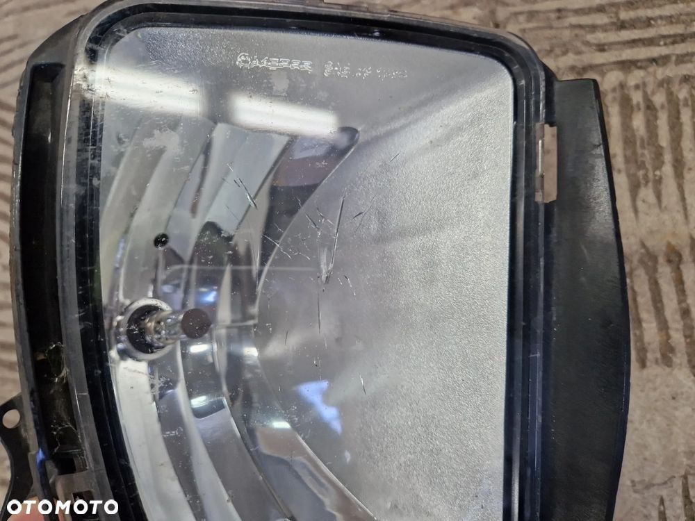Dodge RAM IV 1500 lifting 13- halogen prawy lampa przeciwmgielna - 2