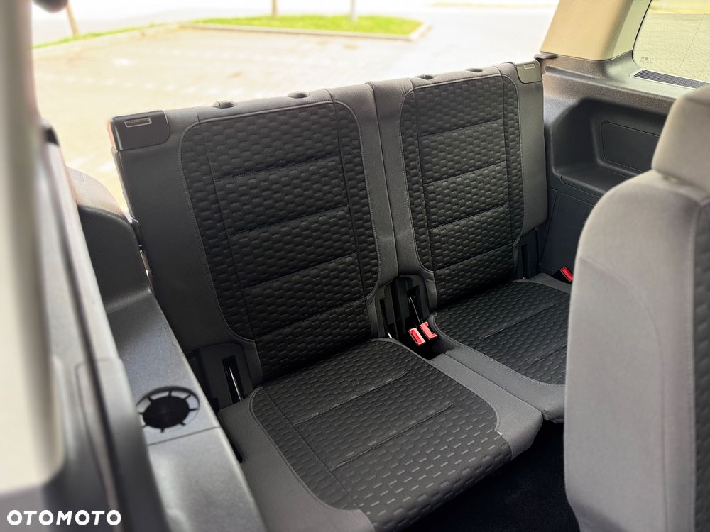 Volkswagen Touran - 21