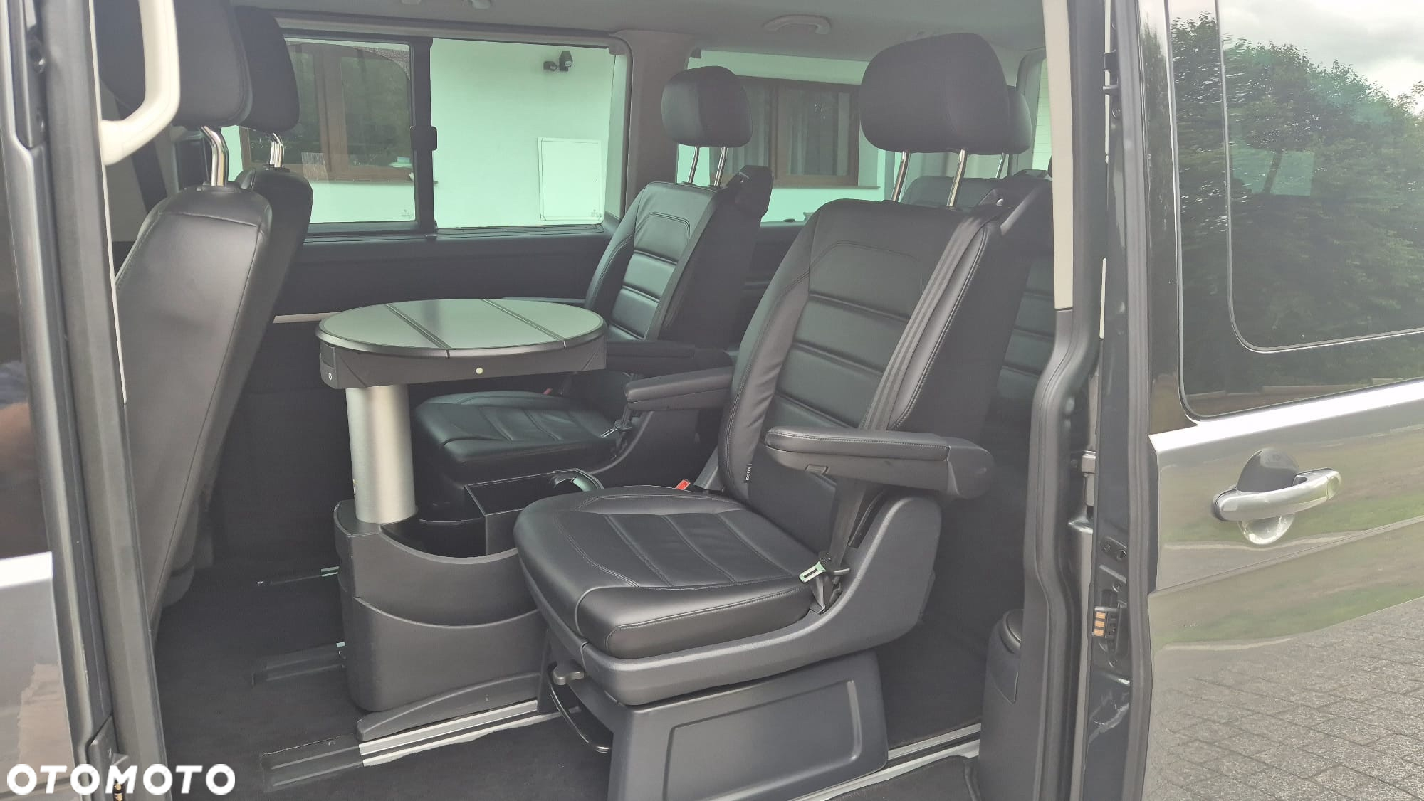 Volkswagen Multivan - 2