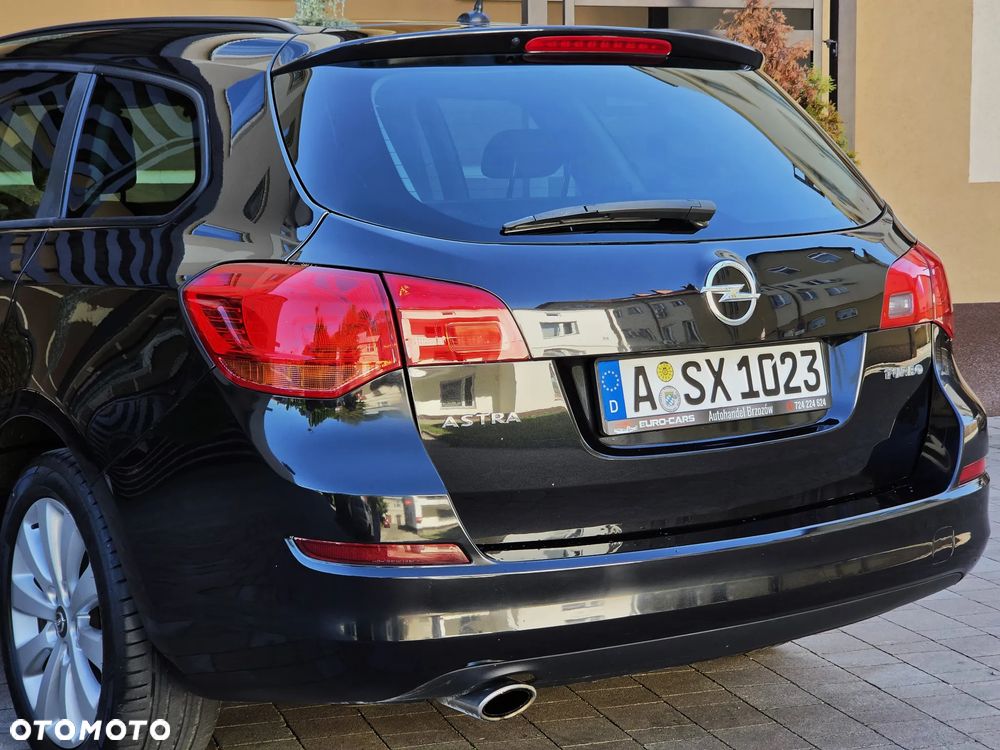 Opel Astra 1.6 Turbo 150 Jahre - 24