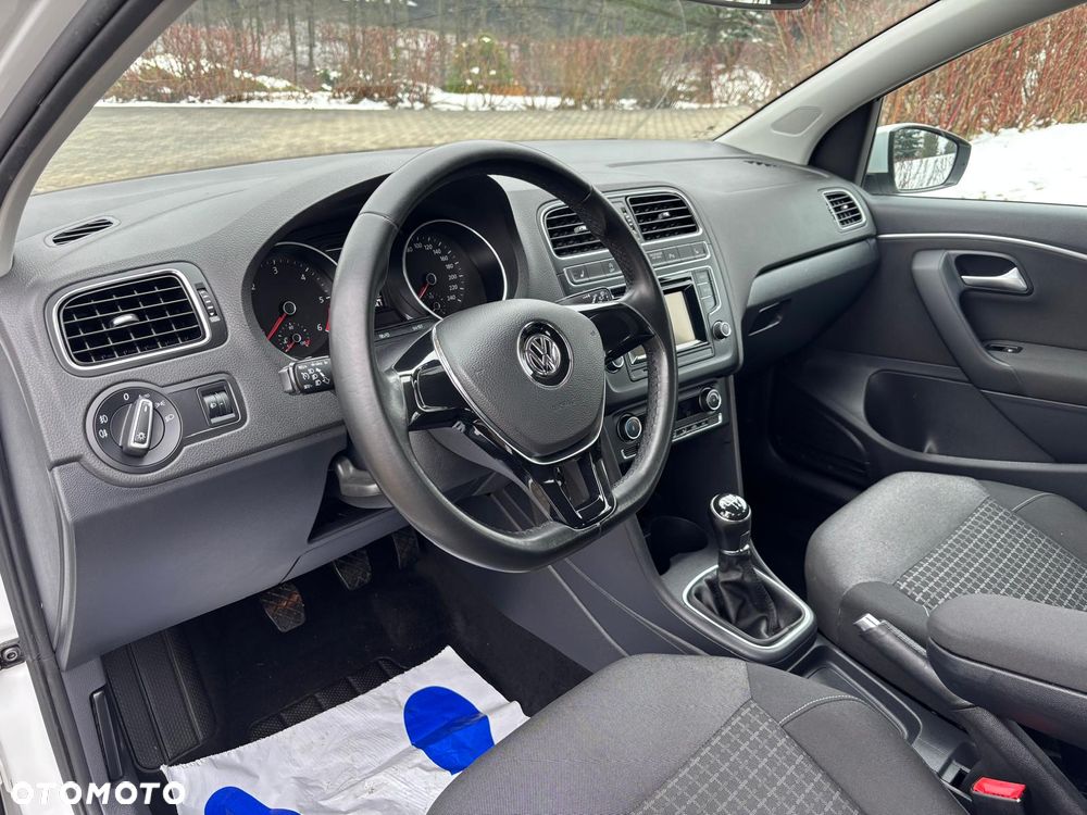 Volkswagen Polo 1.4 TDI Blue Motion Technology Lounge - 6