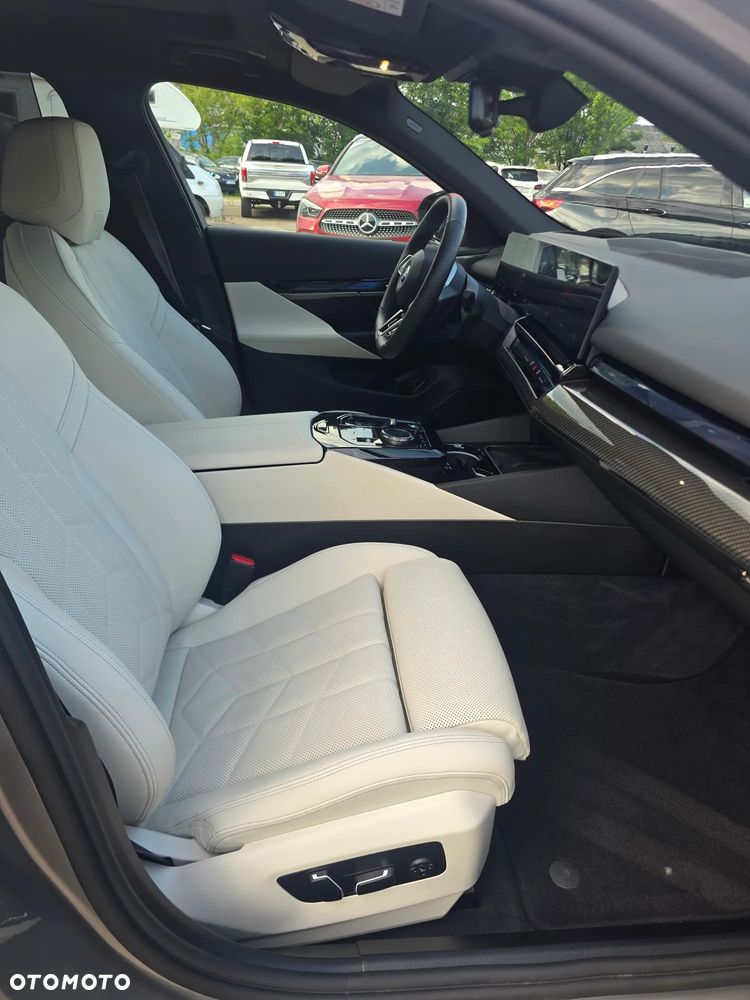 BMW i5 83.9kWh M60 xDrive - 14