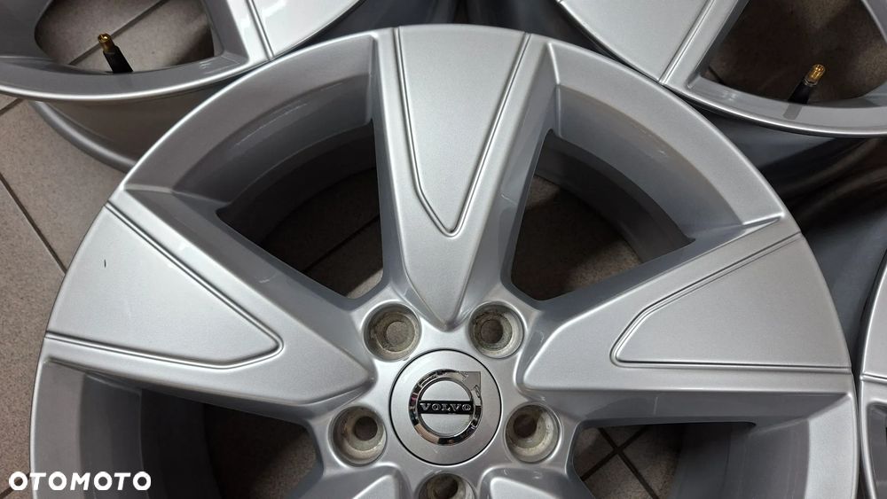 Felgi Aluminiowe 17 Volvo XC 40 5x108 ET 50.5 - 4