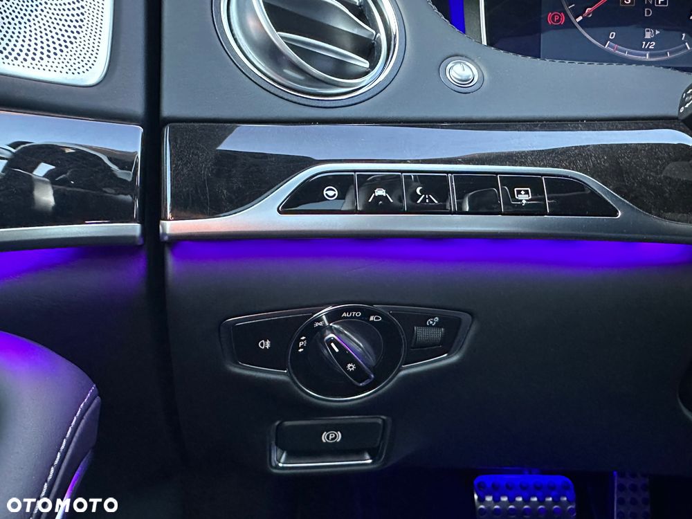 Mercedes-Benz Klasa S 560 4-Matic L 9G-TRONIC - 33