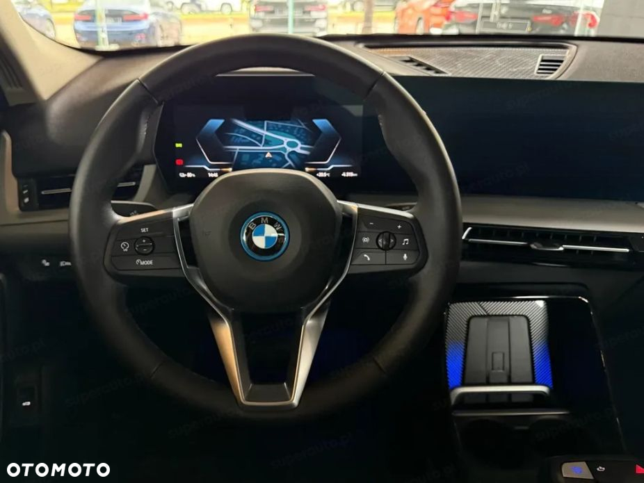 BMW iX2 - 11
