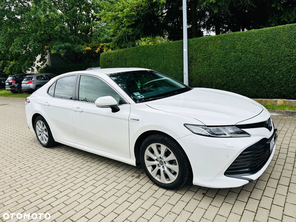 Toyota Camry - 4