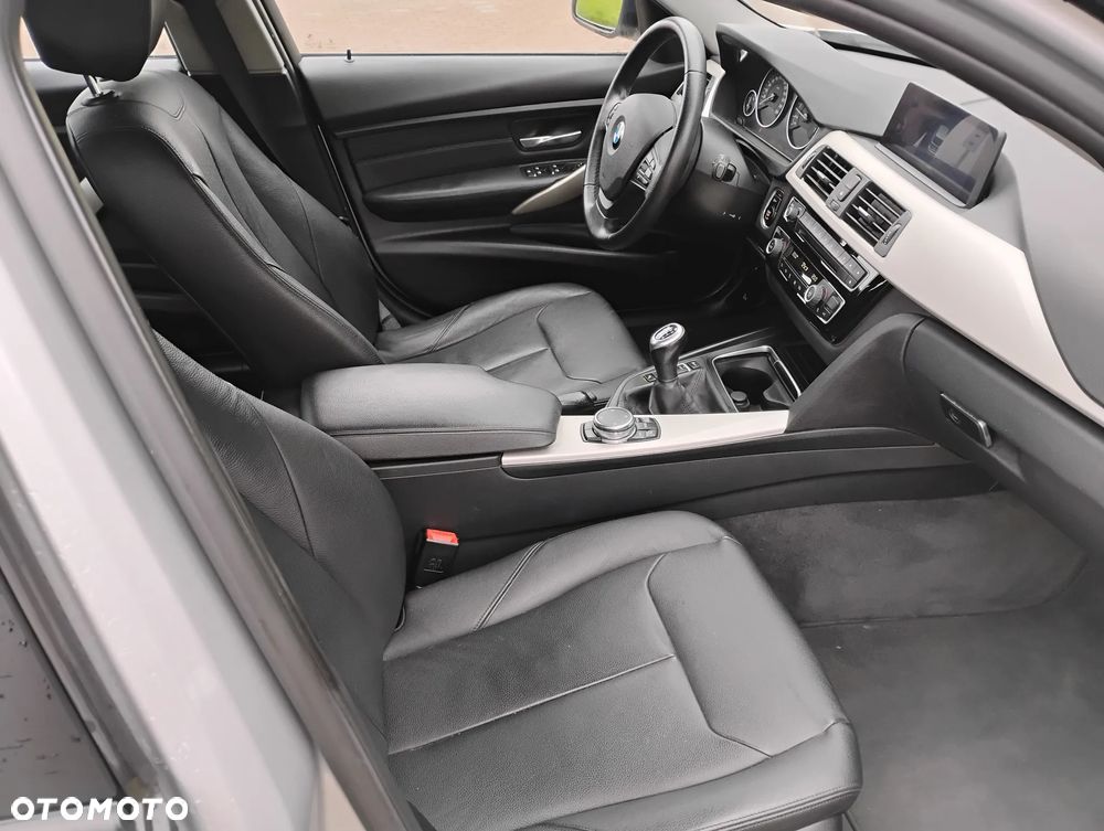 BMW Seria 3 320i xDrive - 7