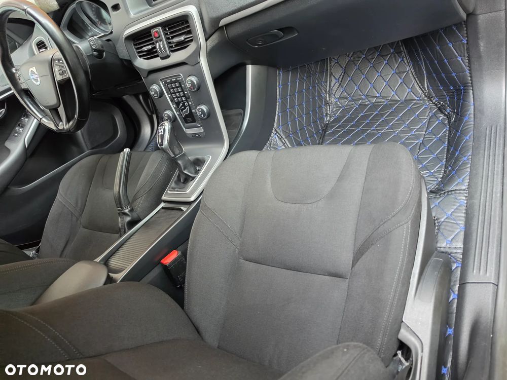 Volvo V40 T3 Momentum - 8