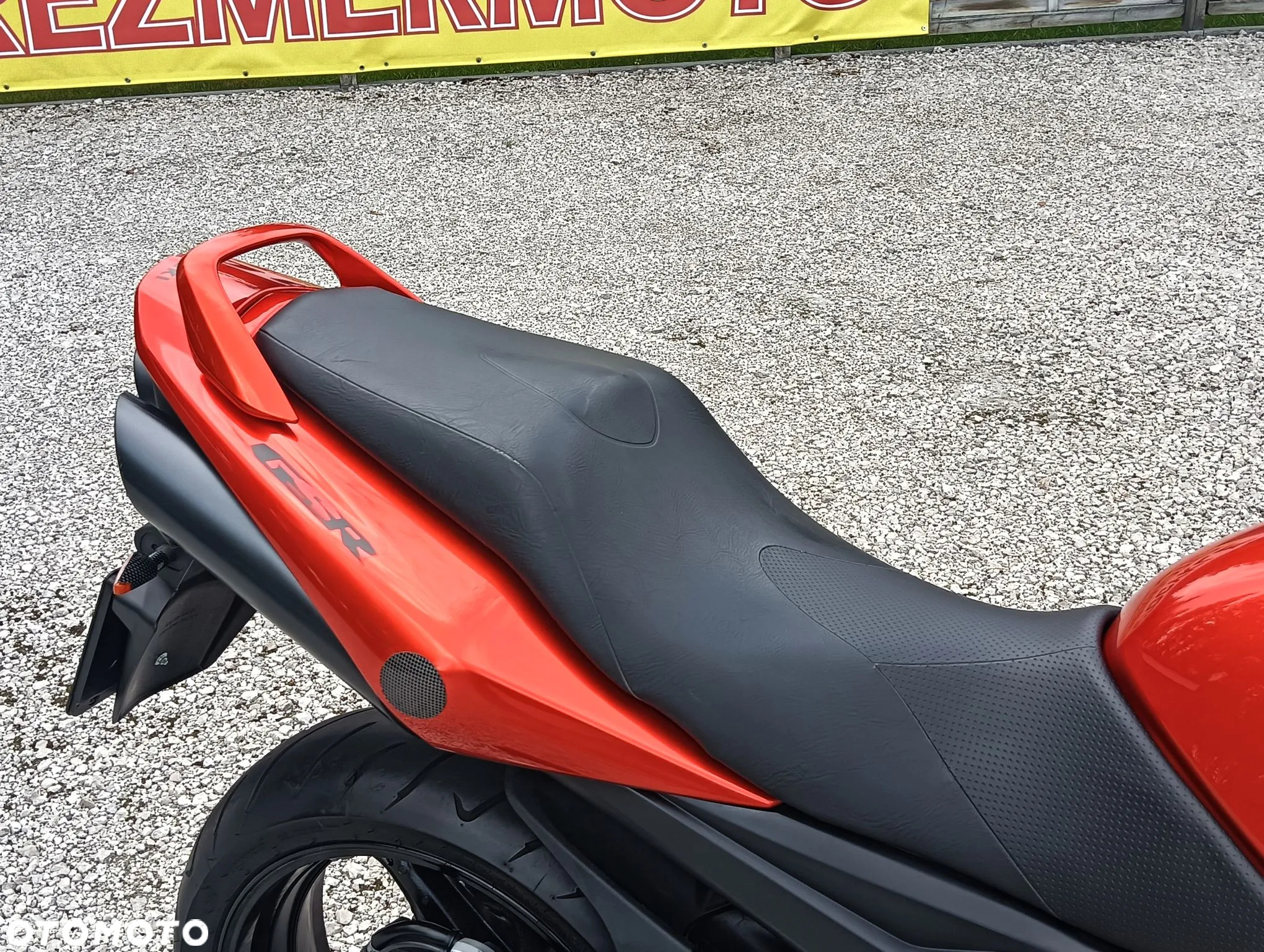 Suzuki GSR - 18
