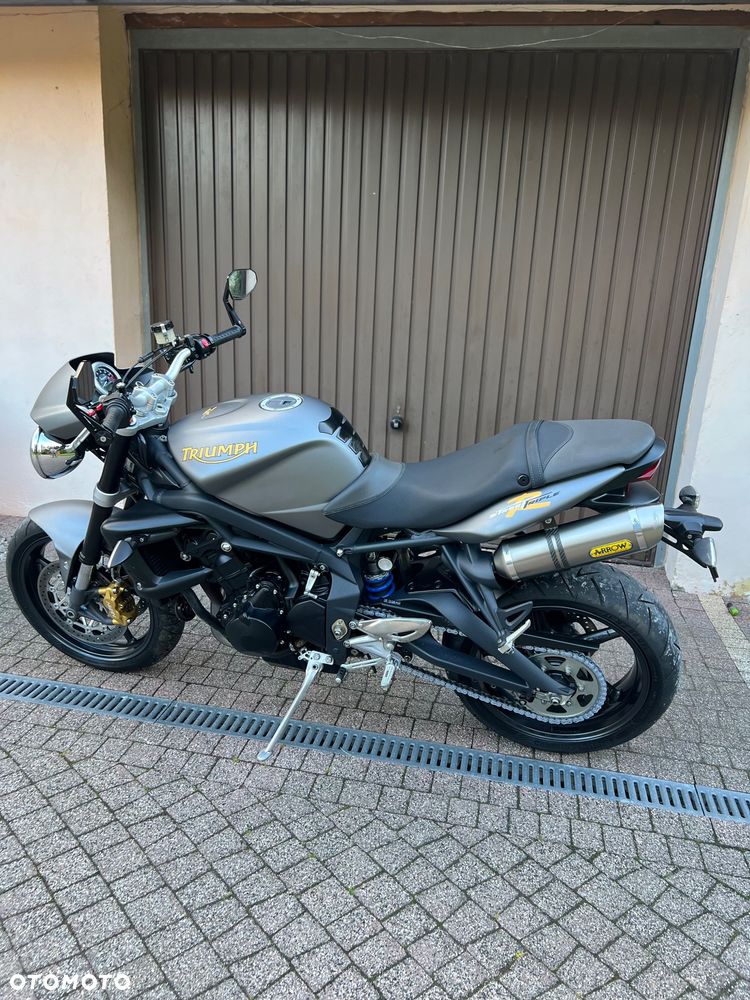 Triumph Street Triple - 4