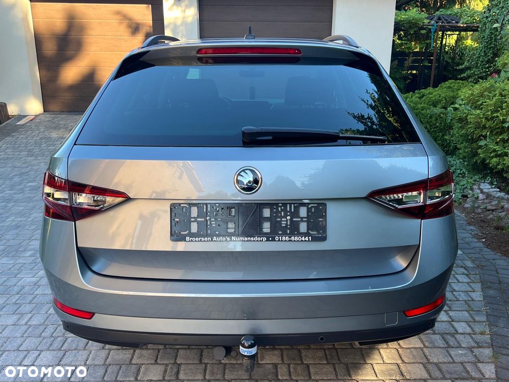 Skoda Superb 1.6 TDI GreenLine - 9