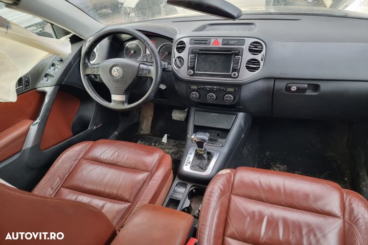 bara fata capota far stanga dreapta radiator apa clima intercooler  armatura grile bord plafoniera calandru  stop tripla stanga dreapta  VW Tiguan motor 2.0tdi 140cp CBAB 2009 Dezmembrez Dezmembrari - 5