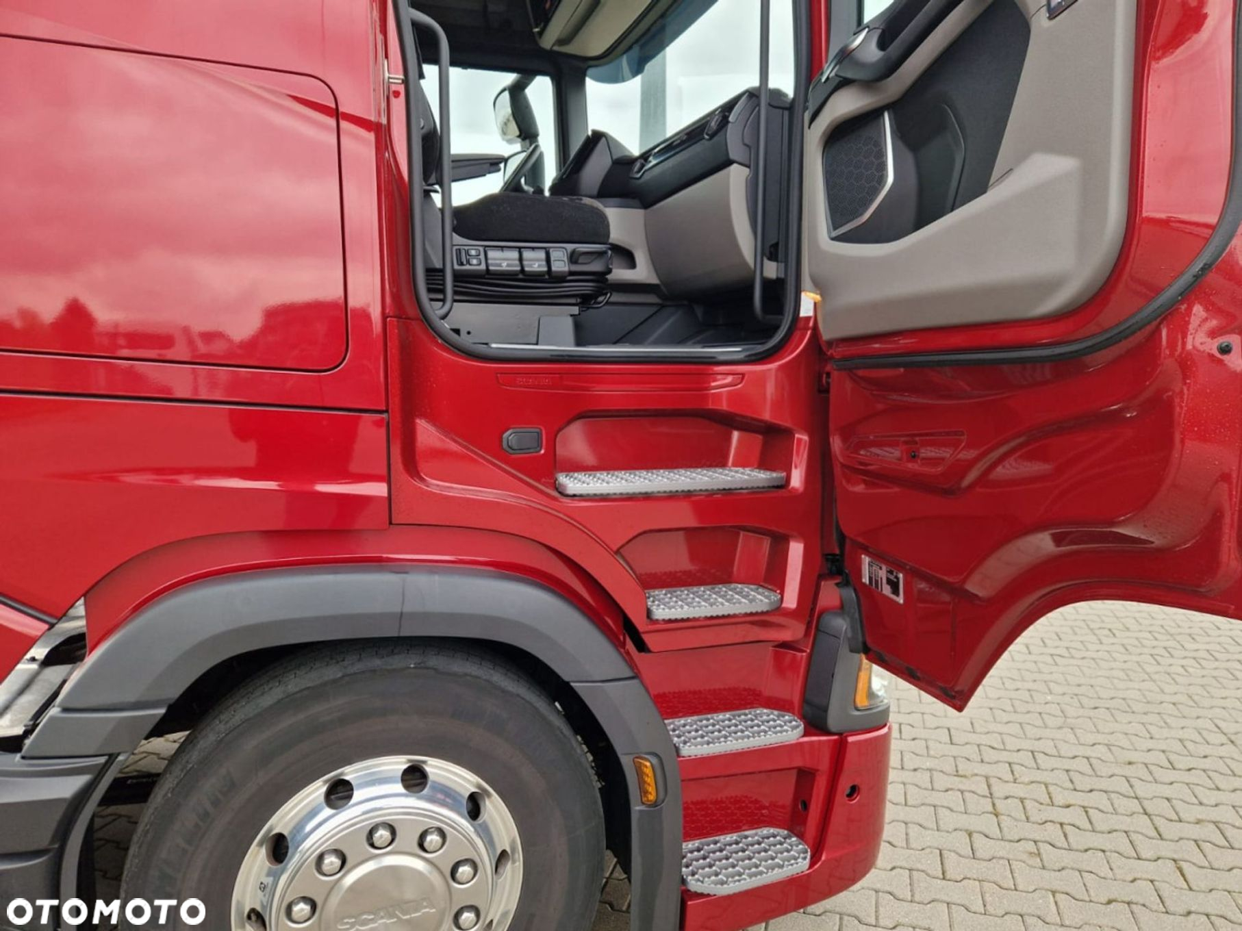 Scania Bogata Wersja, Alu, Metalik, 4 Poduszki / Dealer S - 21