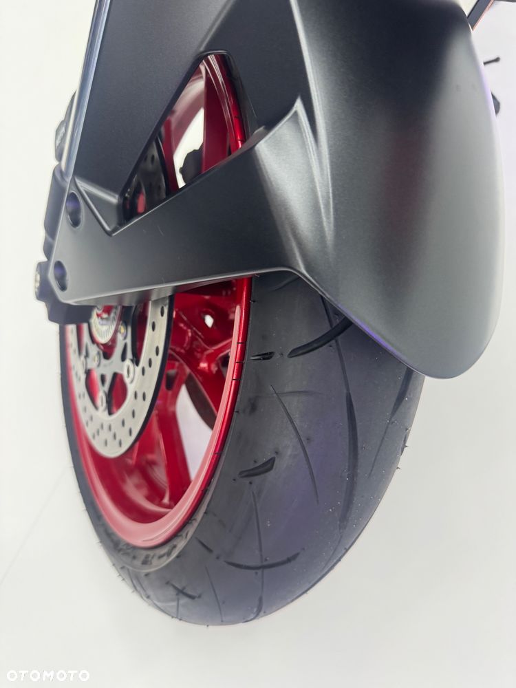 Suzuki GSX - 10