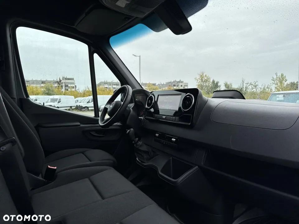 Mercedes-Benz Sprinter - 23