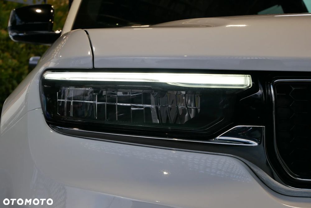 Jeep Grand Cherokee - 36