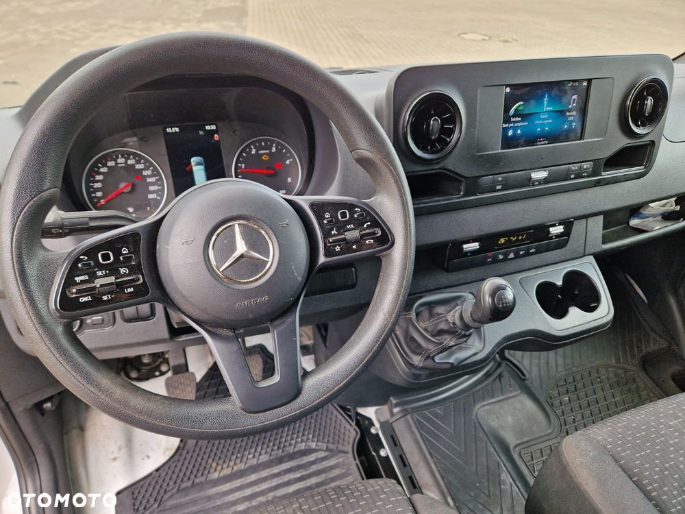 Mercedes-Benz Sprinter 319 Sypialka Led - 8