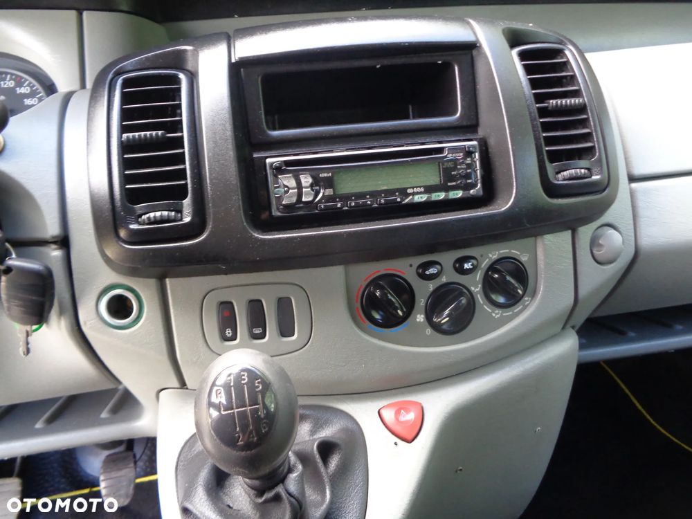 Renault trafic long - 12