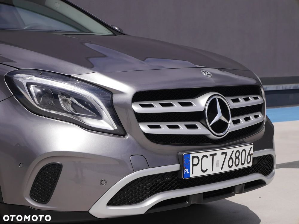 Mercedes-Benz GLA 180 7G-DCT - 41