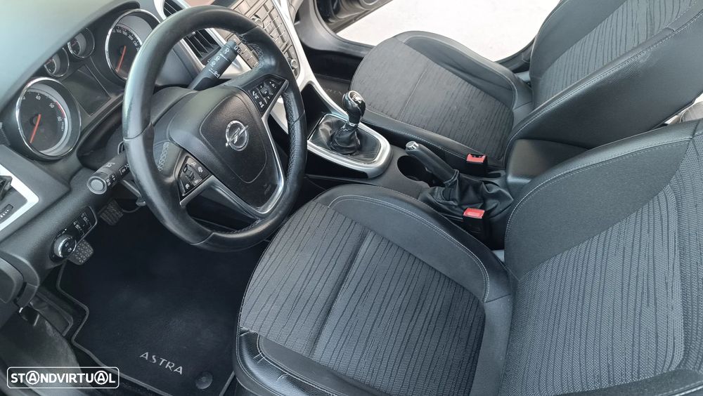 Opel Astra Sports Tourer - 11