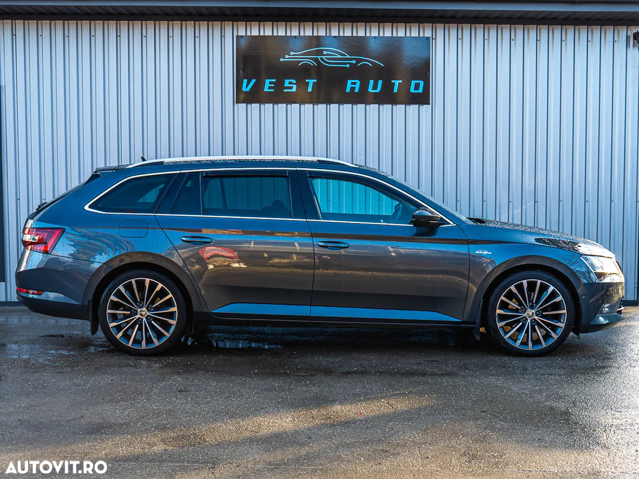 Skoda Superb Combi 2.0 TDI DSG 4X4 Laurin & Klement - 24