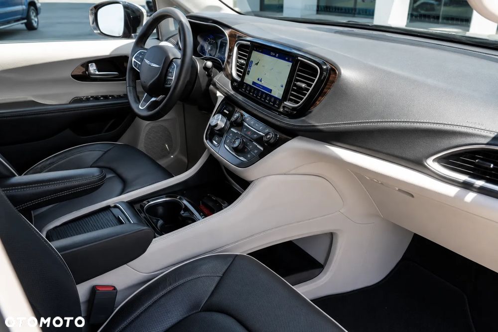 Chrysler Pacifica - 12