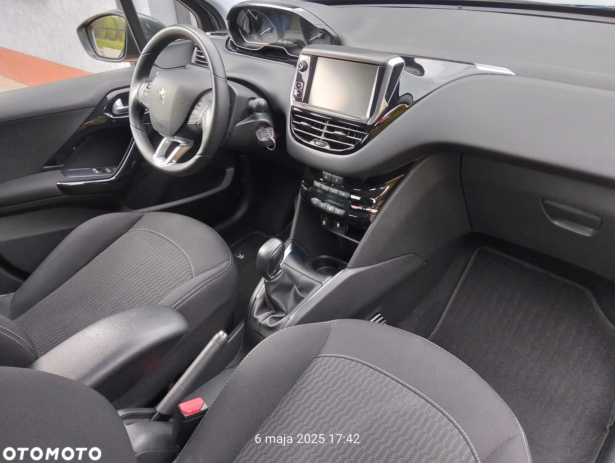 Peugeot 208 - 12