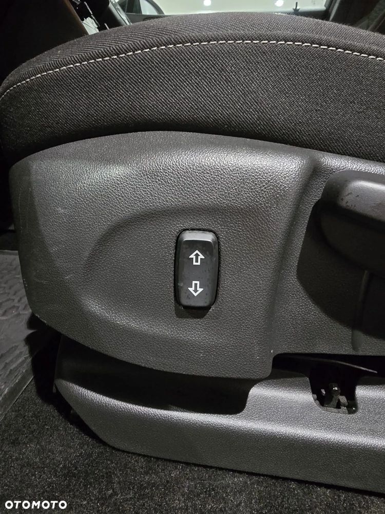 Opel Astra 1.2 T GS Line S&S - 10