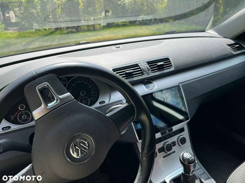 Volkswagen Passat - 11