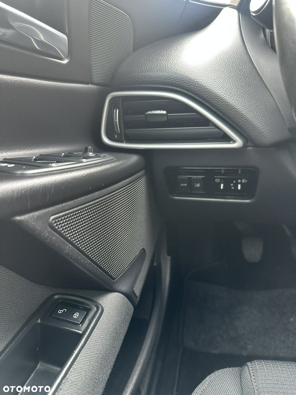 Jaguar XE - 18