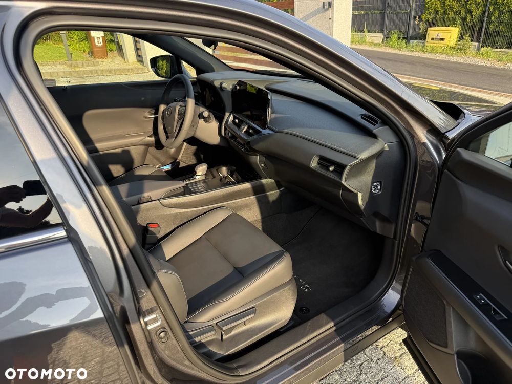 Lexus UX - 11