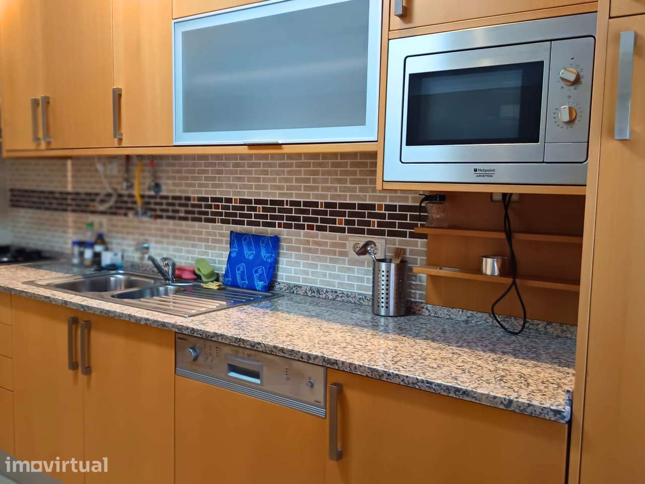 Apartamento T3 Mobilado com Garagem - Grande imagem: 3/13