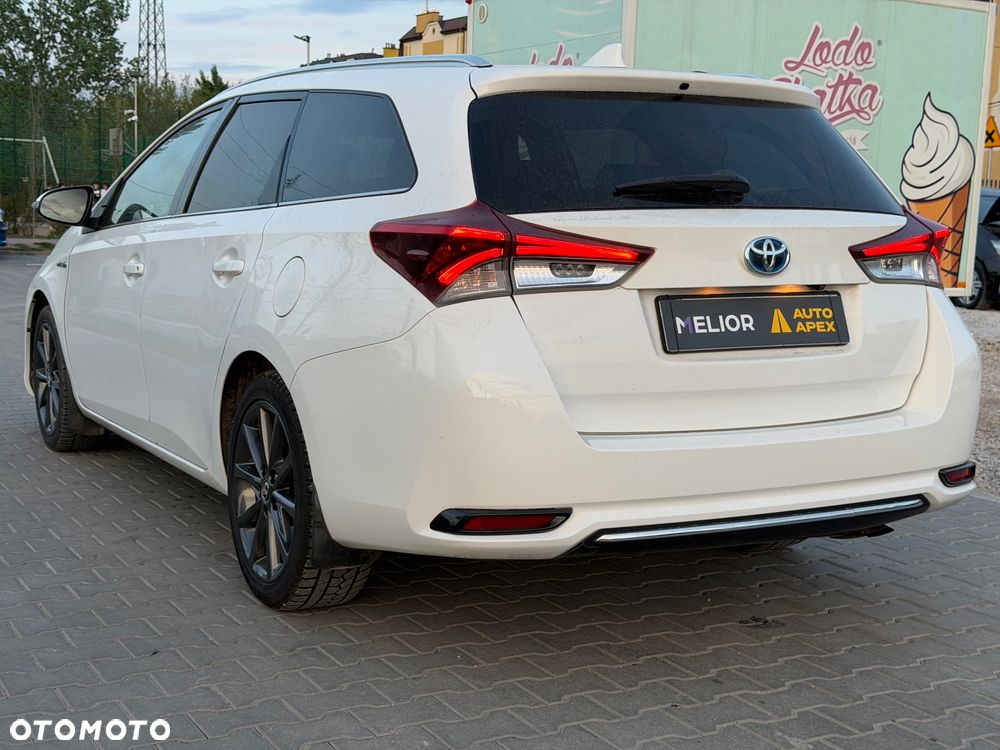 Toyota Auris 1.8 HSD Luna - 2