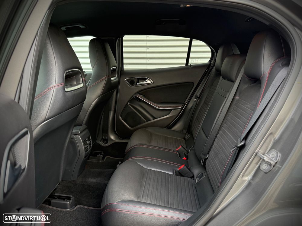 Mercedes-Benz GLA 180 d AMG Line - 11