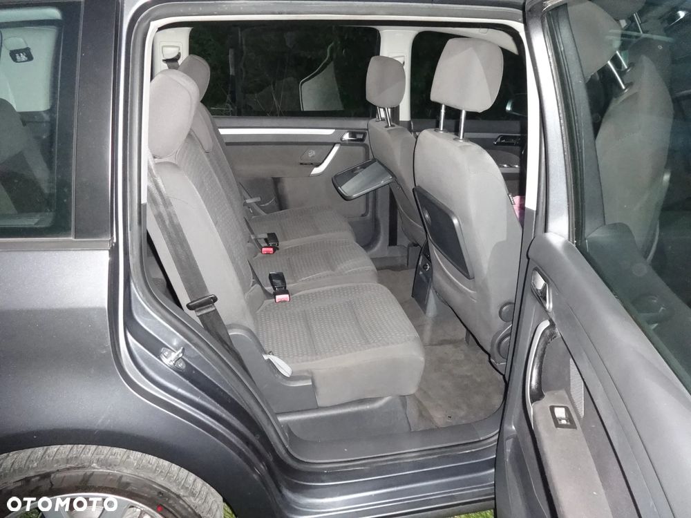 Volkswagen Touran 1.6 FSI Trendline - 5