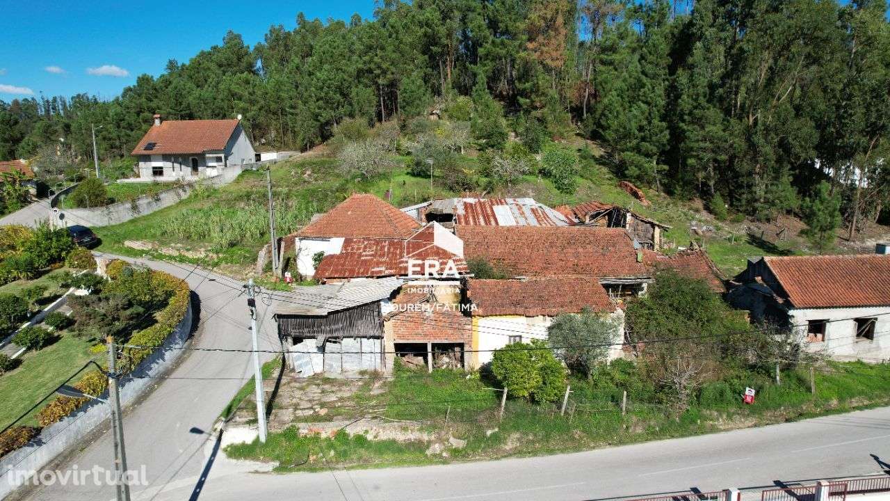 Moradia T4 localizada em Caxarias, Ourém - Grande imagem: 4/22