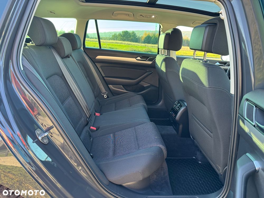 Volkswagen Passat Variant 2.0 TDI SCR DSG 4Motion Elegance - 22