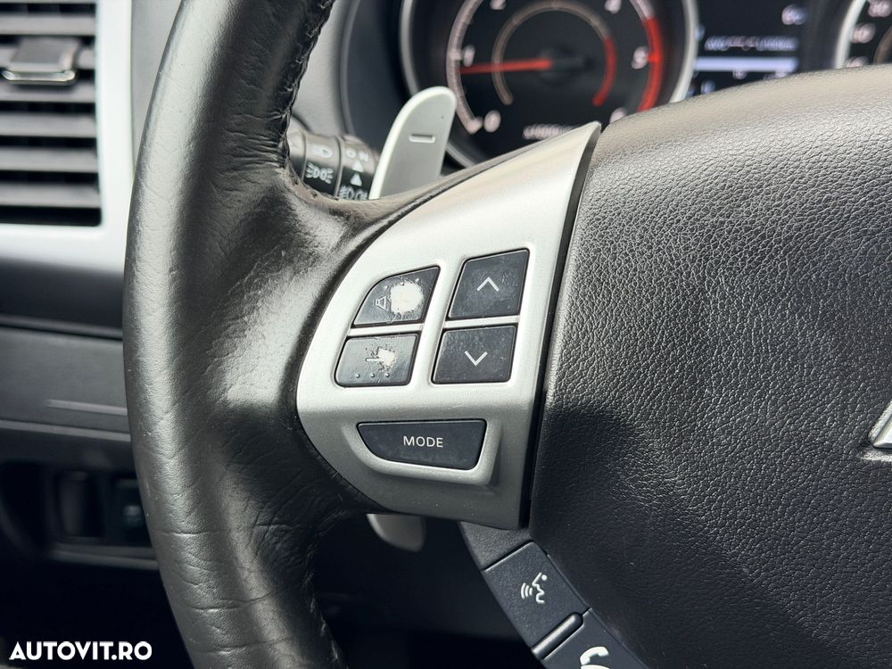 Mitsubishi Outlander 2.2 DI-D 4WD TC-SST Intense - 34