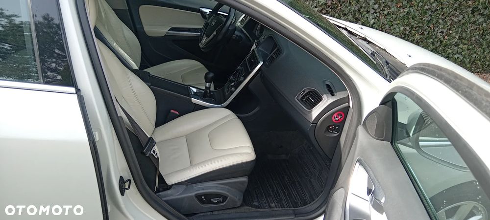Volvo V60 DRIVe Momentum - 12
