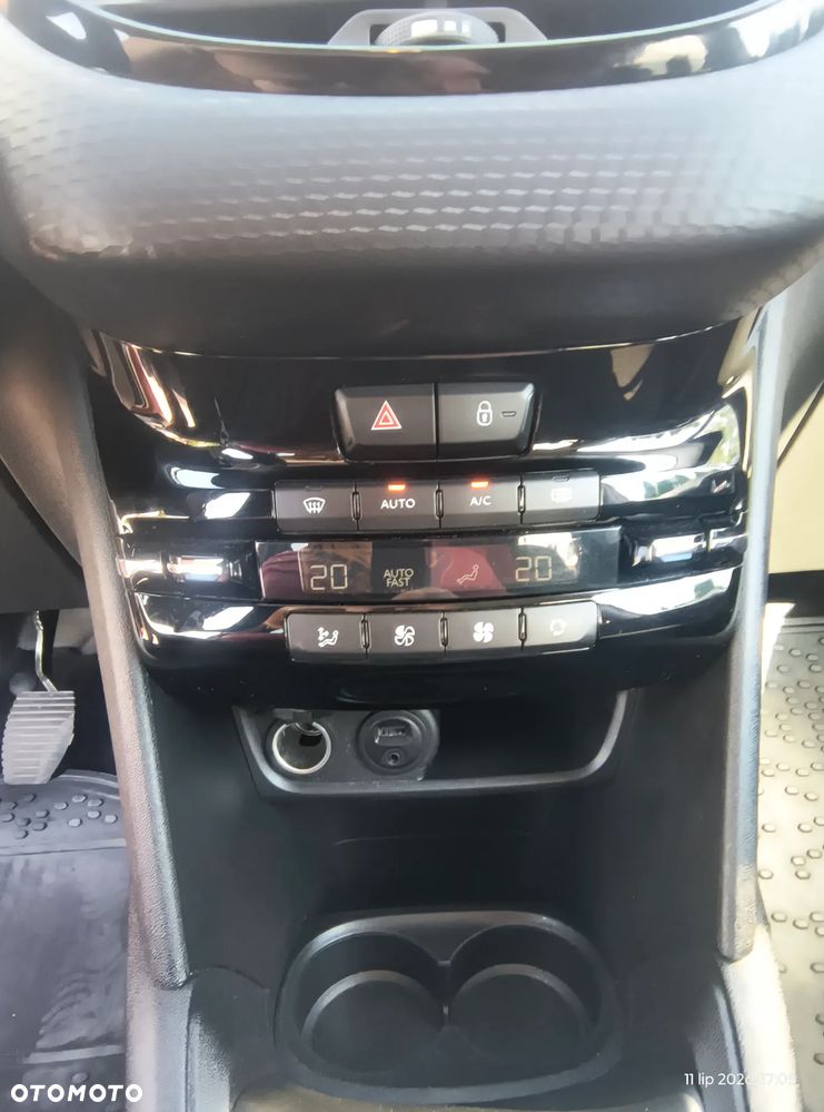 Peugeot 208 1.2 PureTech Style - 9