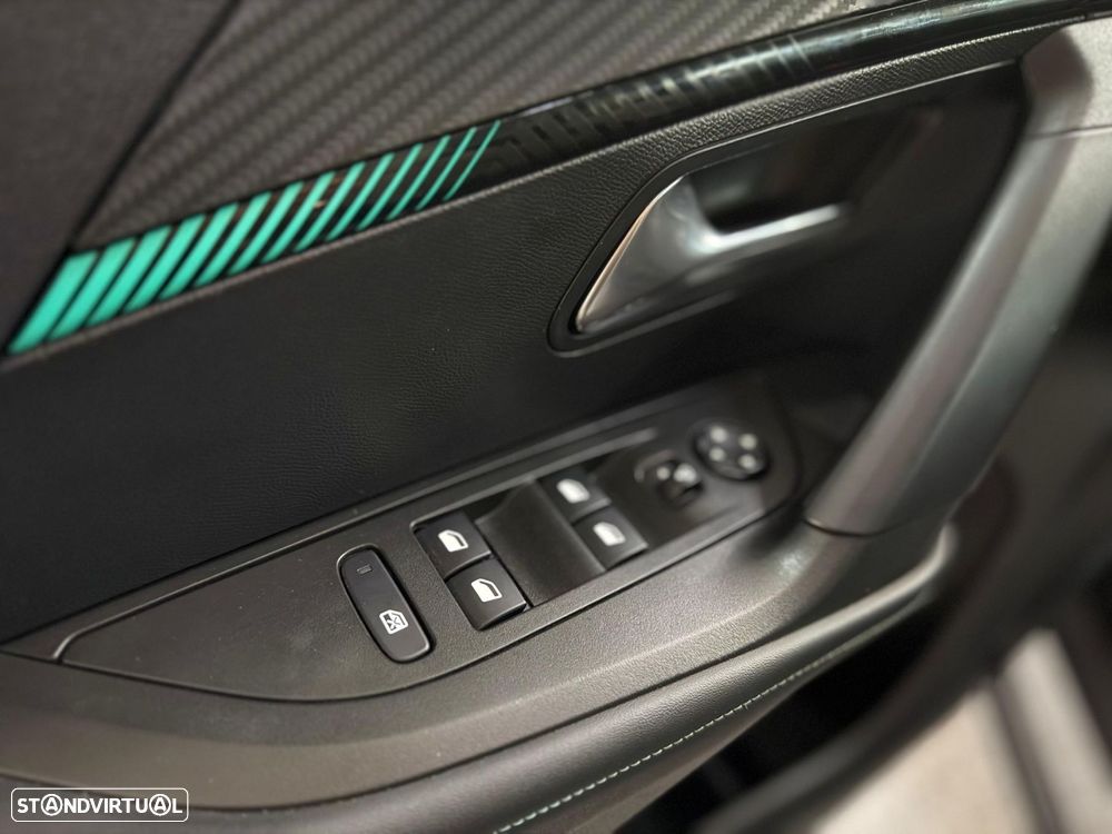 Peugeot 2008 1.2 PureTech Allure Pack EAT8 - 22