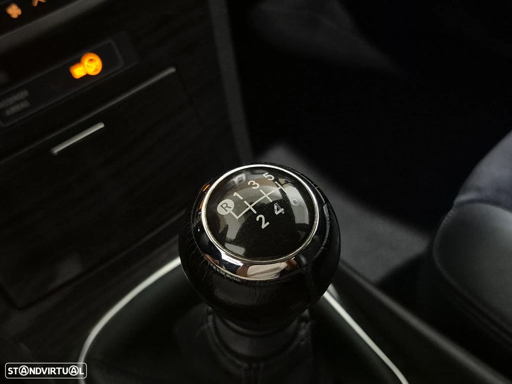 Toyota Avensis SW 2.0 D-4D Exclusive +GPS - 19